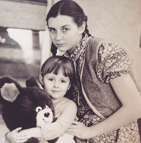 Елена Панова со старшей сестрой