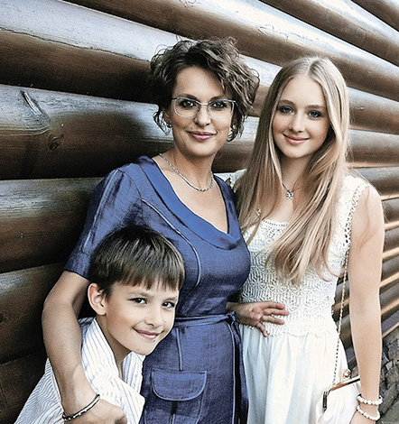 Сноха Светлана и внуки Александр и Ольга