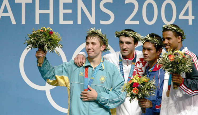 Геннадий Головкин (слева) на Олимпиаде в Афинах (2004)