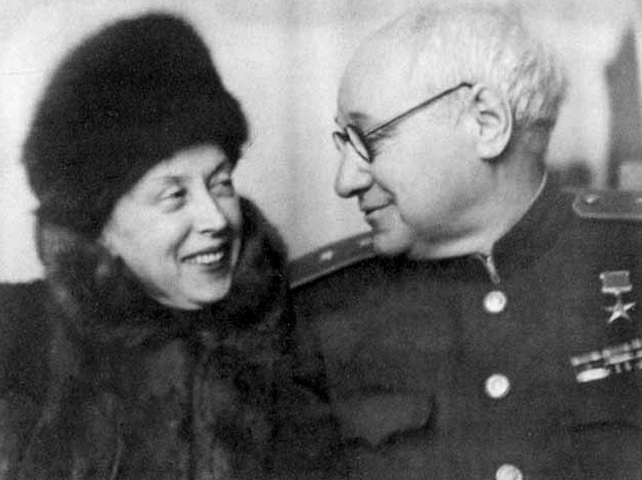 С женой Юлией (начало 1950-ых)