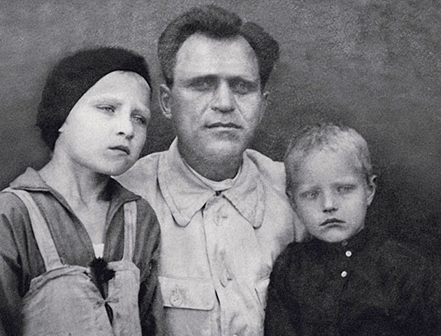Леонид Марков с сестрой и отцом
