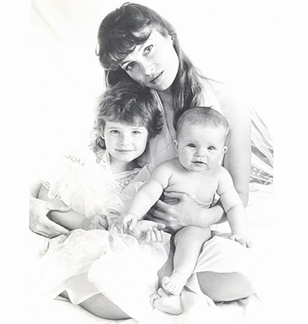 Анна Пескова с мамой и младшей сестрой