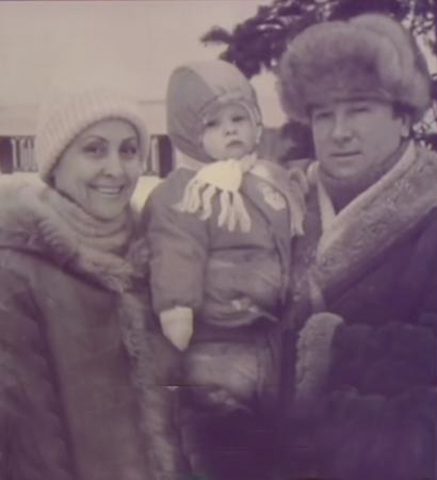 Валентина Легкоступова с родителями