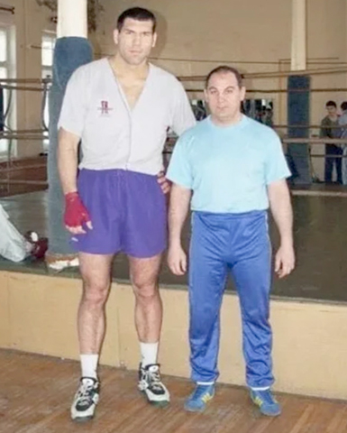 Николай Валуев с тренером в молодости