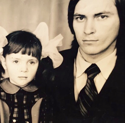 Людмила Соколова с отцом в детстве