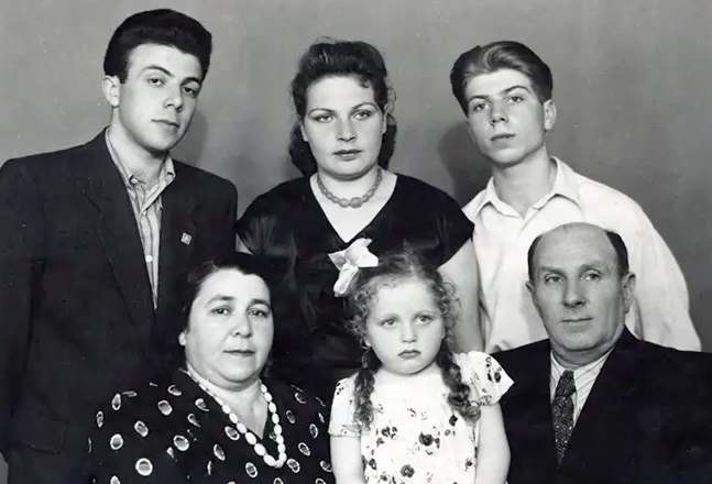 Вадим Мулерман (сверху справа) с семьей