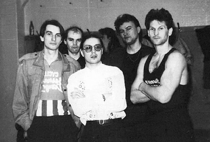 Владимир Захаров (в центре) в составе группы «Рок-Острова»