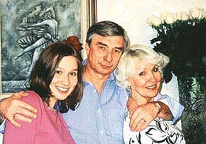 С женой Любовью и дочерью Ксенией