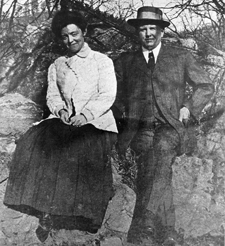 Со второй женой Сарой Коулмен (1907)