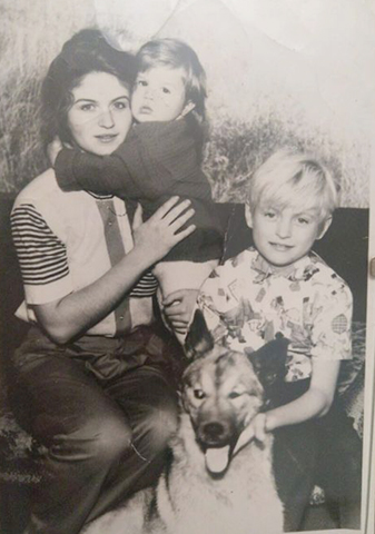 Алексей Петрухин с матерью и младшим братом