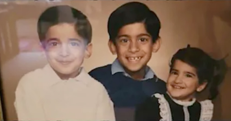 Риши Сунак (в центре) с братом и сестрой в детстве