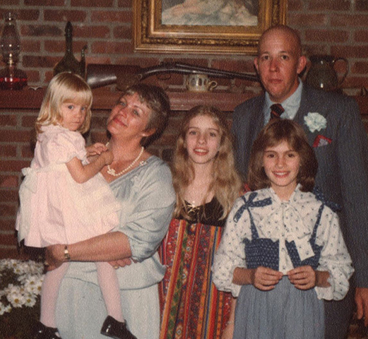 Джулия Робертс (справа) с матерью, отчимом и сестрами