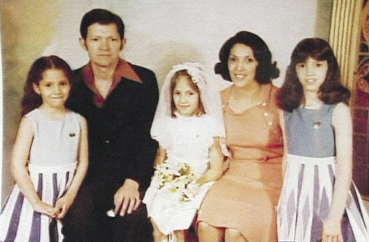 Дженнифер Лопес с семьей в детстве