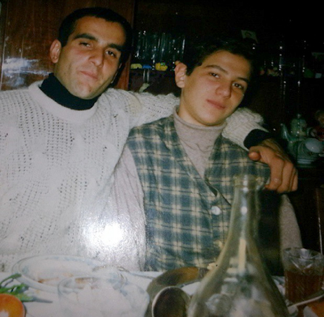 Гио Пика в юности (со старшим братом)