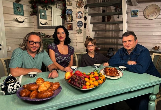 С женой Екатериной и сыном Мартином в передаче «Когда все дома»