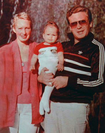 Со вторым мужем Георгием Мартиросяном и дочерью Елизаветой