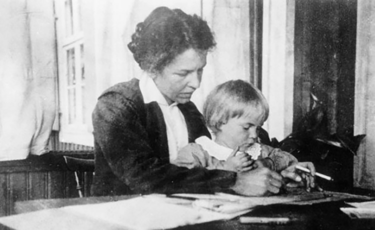 Туве Янссон с мамой в детстве