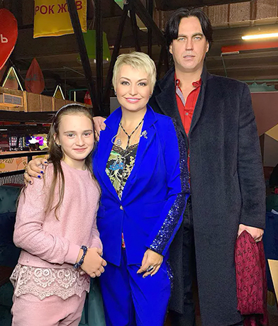 С мужем Игорем и дочерью Эмилией