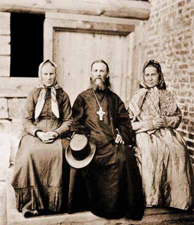 С сестрами Анной и Дарьей (1900 г.)