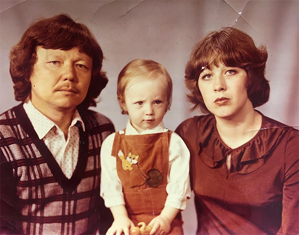 Альбина Джанабаева с родителями