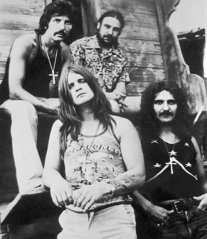 Оззи Осборн (снизу, слева) в составе «Black Sabbath», 1972 г.