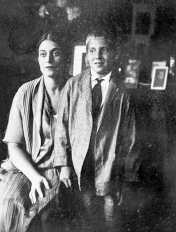 С сыном Игорем (начало 1930-ых)