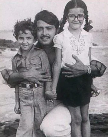 Ритик Рошан с отцом и сестрой в детстве