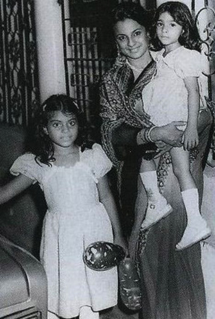 Каджол (слева) с матерью и сестрой в детстве
