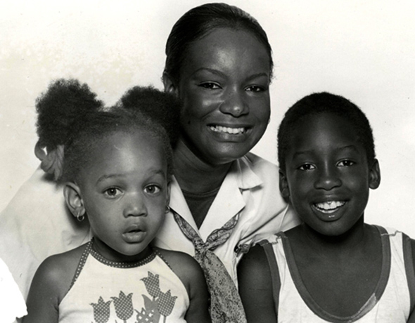 Тайра Бэнкс (слева) с мамой и кузиной в детстве