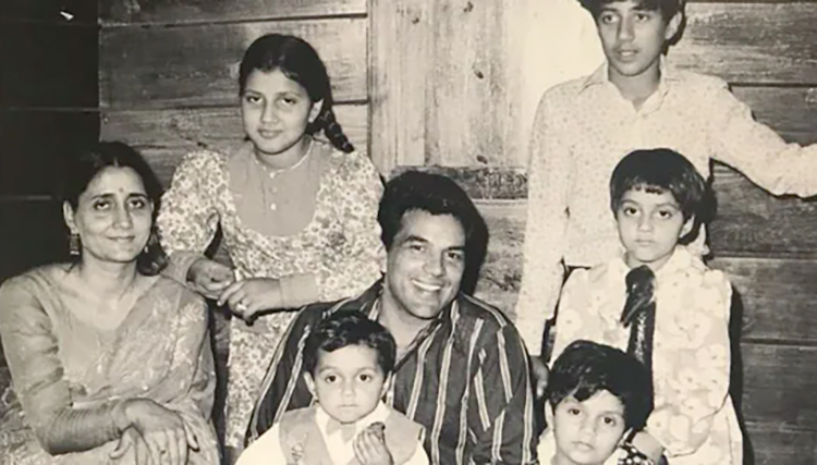 С первой женой Пракаш Каур и детьми