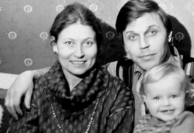 С мужем Геннадием и дочерью Василисой