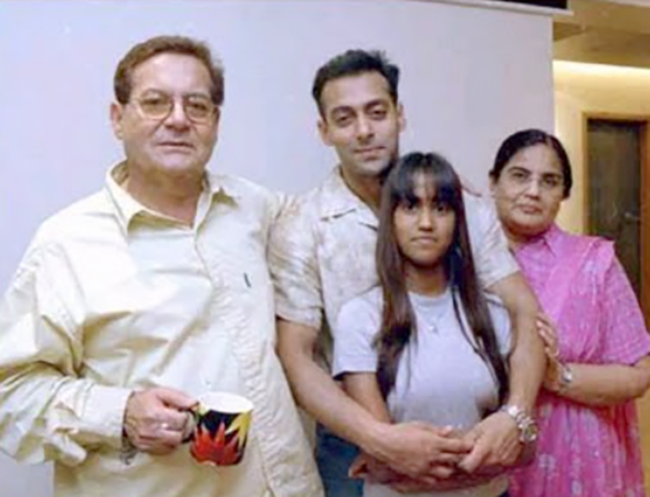 Салман Хан с родителями и сестрой