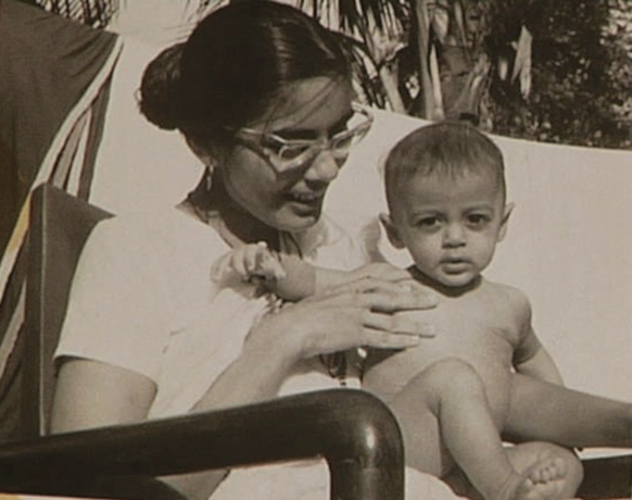 Салман Хан с мамой в раннем детстве