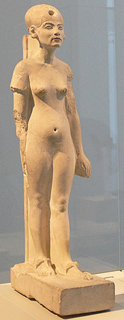 Статуя Нефертити из известняка, найденная в Амарне
