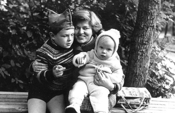 Сергей Лавыгин с мамой и братом в детстве
