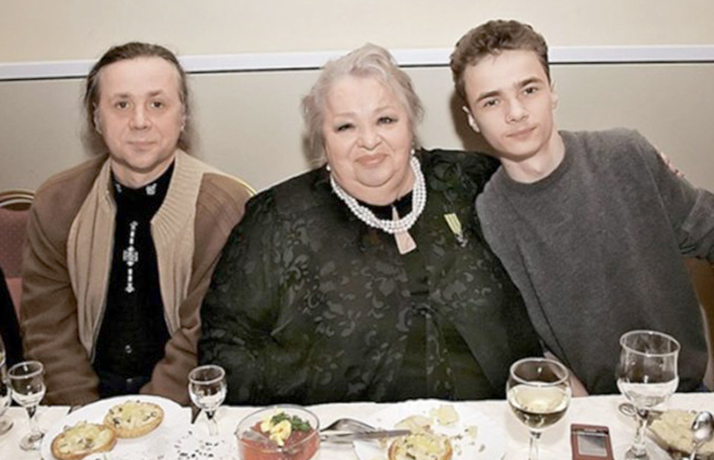 С сыном Василием и внуков Владимиром