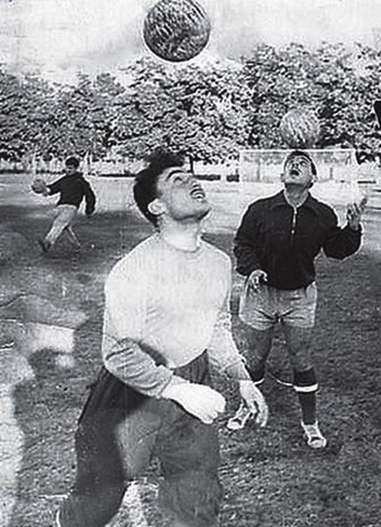Зураб Соткилава на футбольной тренировке