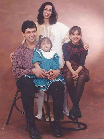 Дипика Падуконе с родителями