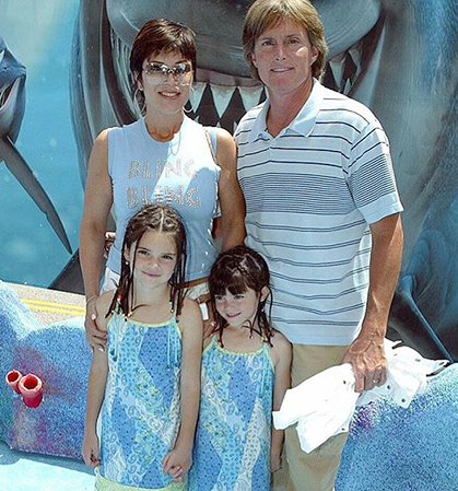 Кендалл Дженнер в детстве с родителями и сестрой Кайли
