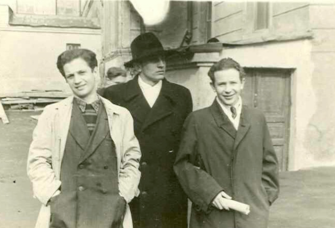 Виктор Берковский (слева) в молодости