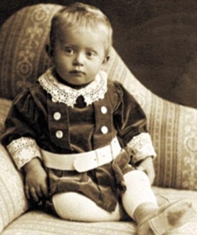 Отец Хелен Василий Петрович в детстве