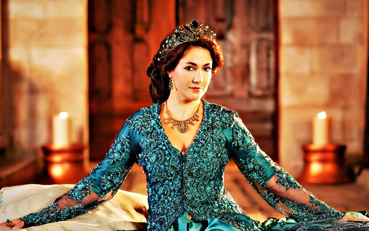 Мельтем Джумбул в роли Фатьмы-султан в сериале «Великолепный век»
