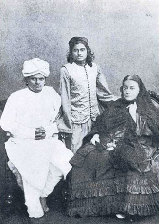 Блаватская и индуистские теософы в Индии, ок. 1884 г.