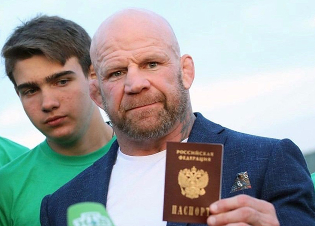 Джефф Монсон с российским паспортом