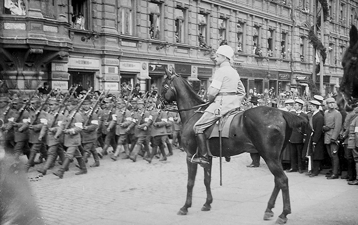 Генерал Маннергейм на параде Победы в Хельсинки, 16 мая 1918 года