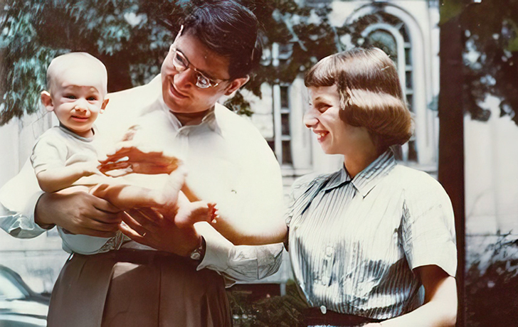 Стивен Спилберг с родителями