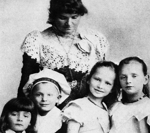 Герман Геринг (второй слева) вместе с матерью, братьями и сестрами в 1899 году