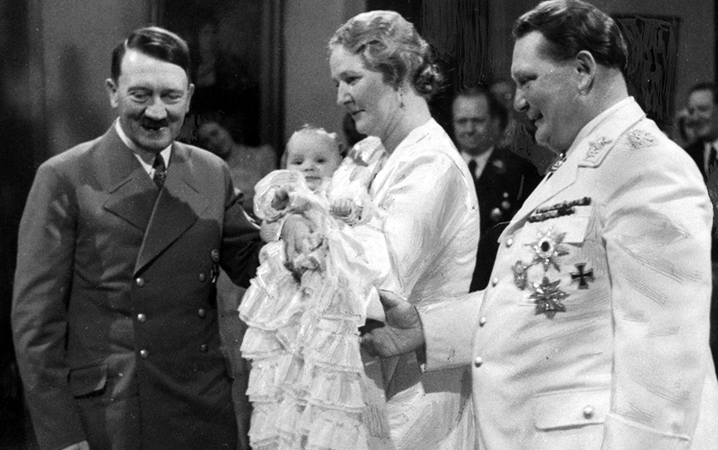Со второй женой Эмми Зоннеман, дочерью Эддой и Гитлером