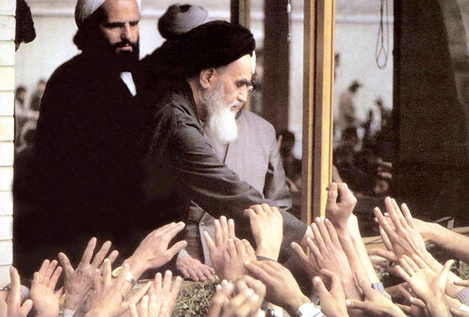 Аятолла Хомейни со сторонниками