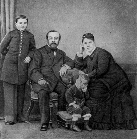 Анатолий Луначарский с родителями в детстве